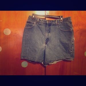 ⭐️High waisted ‘Mom’ shorts